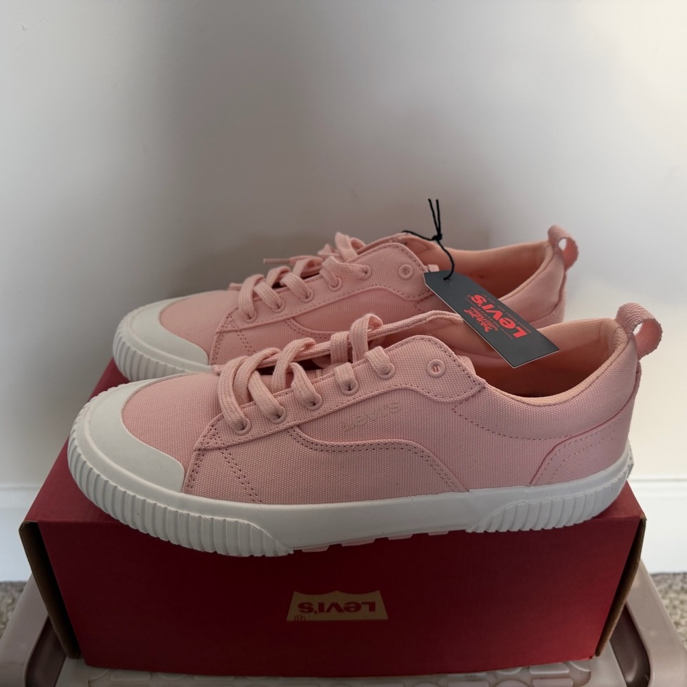 New Women’s Levi's Pink Canvas Sneakers